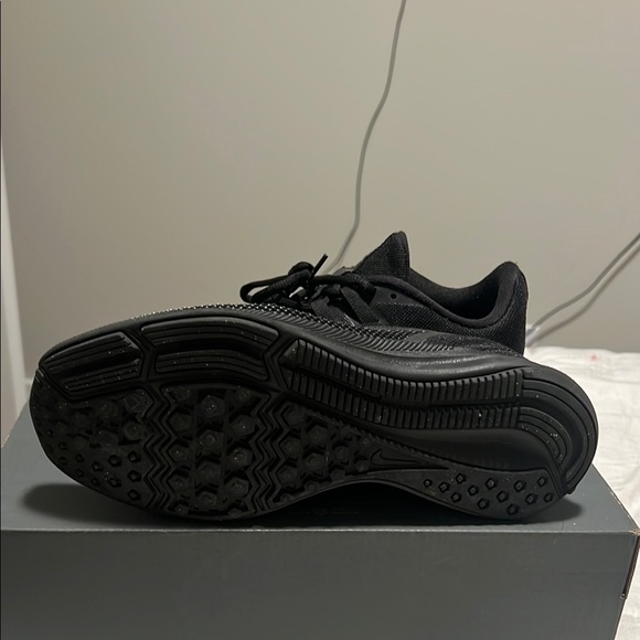Nike Men's Black Running Shoes - Picture 2 of 4